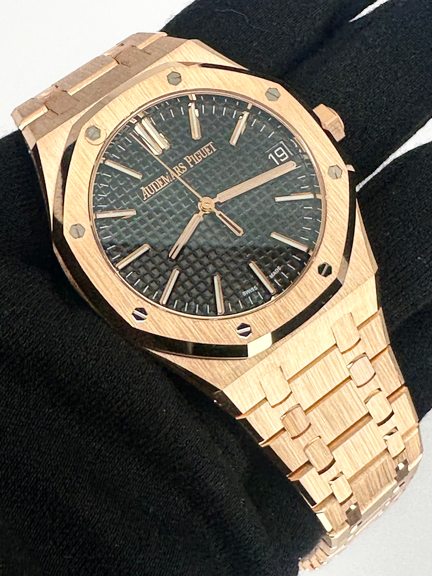 Audemars Piguet Royal Oak 41mm Rose Gold Black Dial 15510OR.OO.1320OR.04 image 6