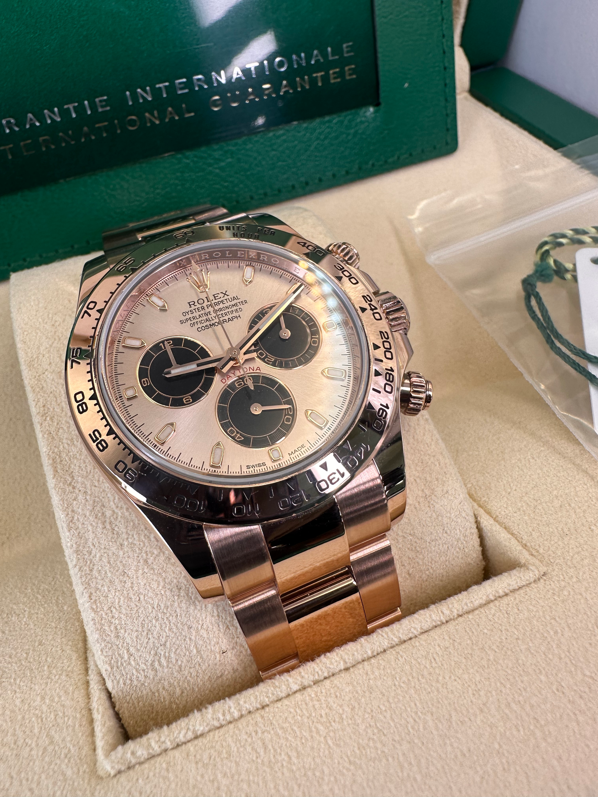 New Rolex Cosmograph Daytona Oyster 126505 - Everose Gold, Sundust Dial image 8