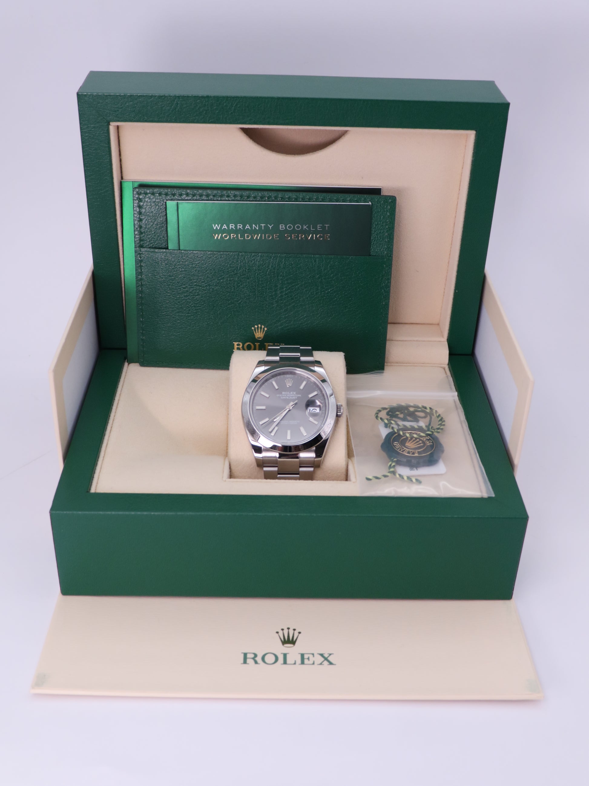 LIKE NEW 2022 Rolex Datejust 41 Ref. 126300 - Slate Dial, Smooth Bezel image 5