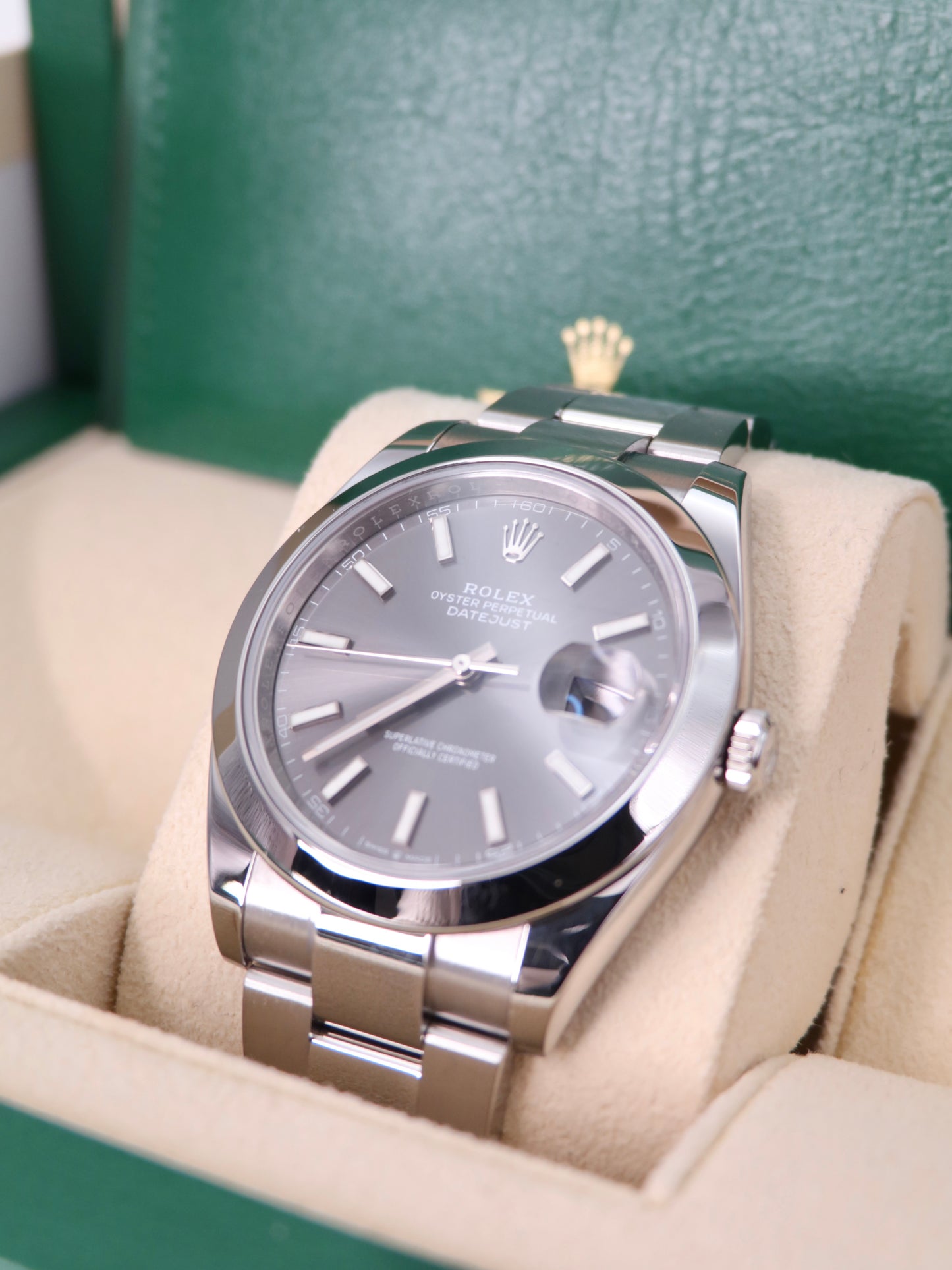 LIKE NEW 2022 Rolex Datejust 41 Ref. 126300 - Slate Dial, Smooth Bezel image 4