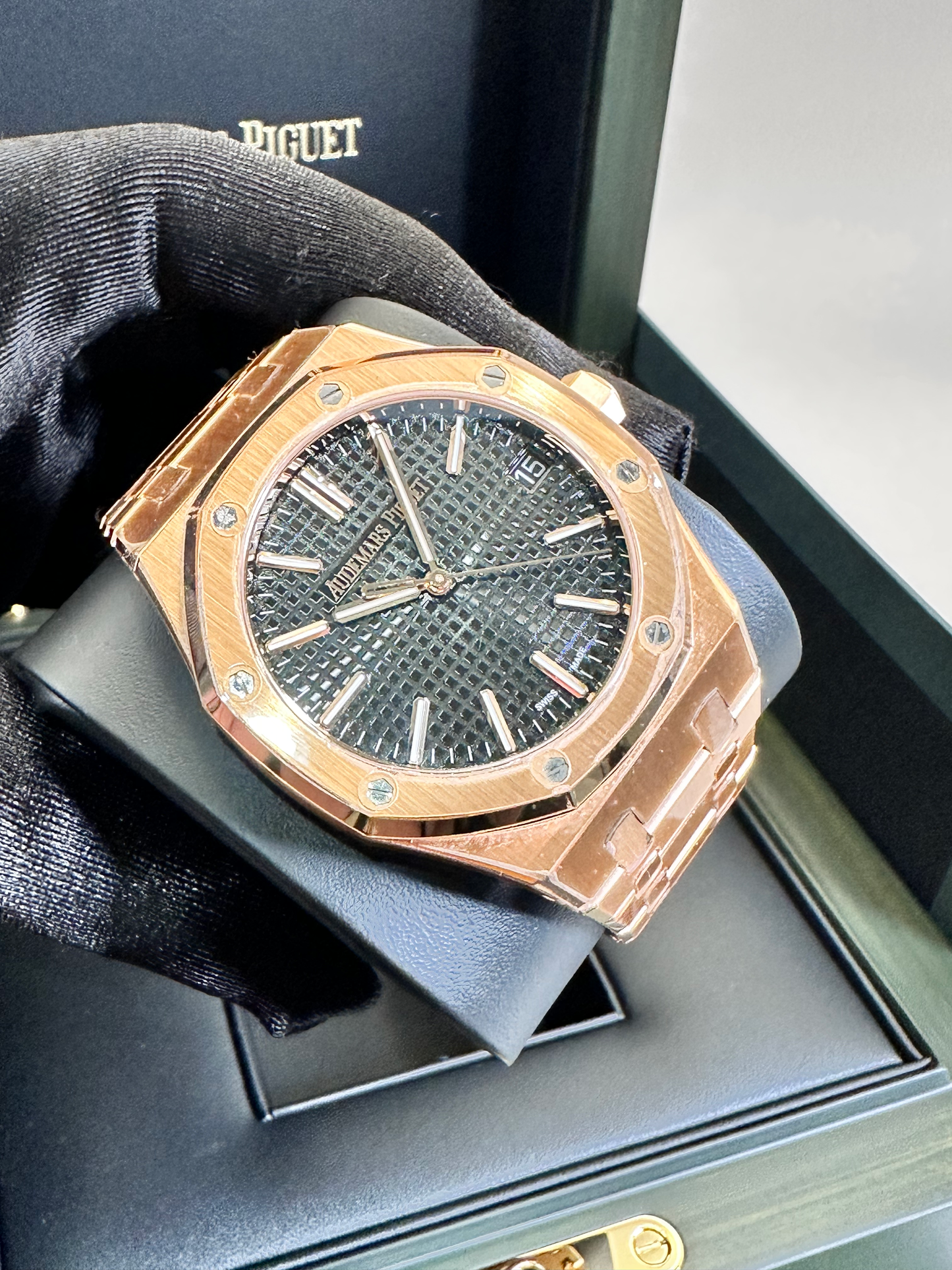 Audemars Piguet Royal Oak 41mm Rose Gold Black Dial 15510OR.OO.1320OR.04 image 3