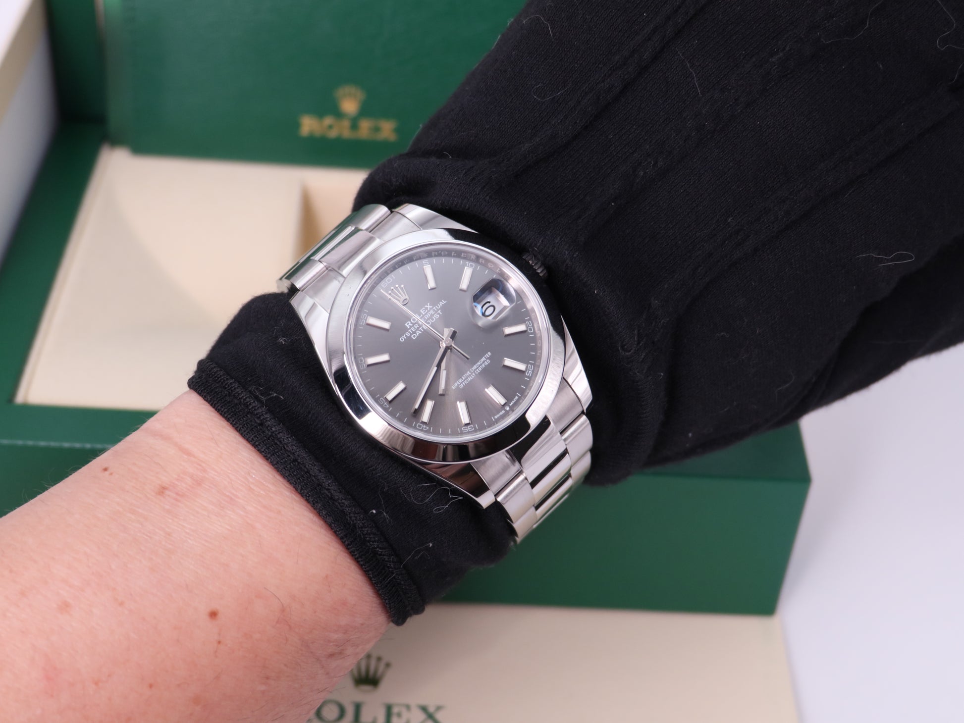 LIKE NEW 2022 Rolex Datejust 41 Ref. 126300 - Slate Dial, Smooth Bezel image 7